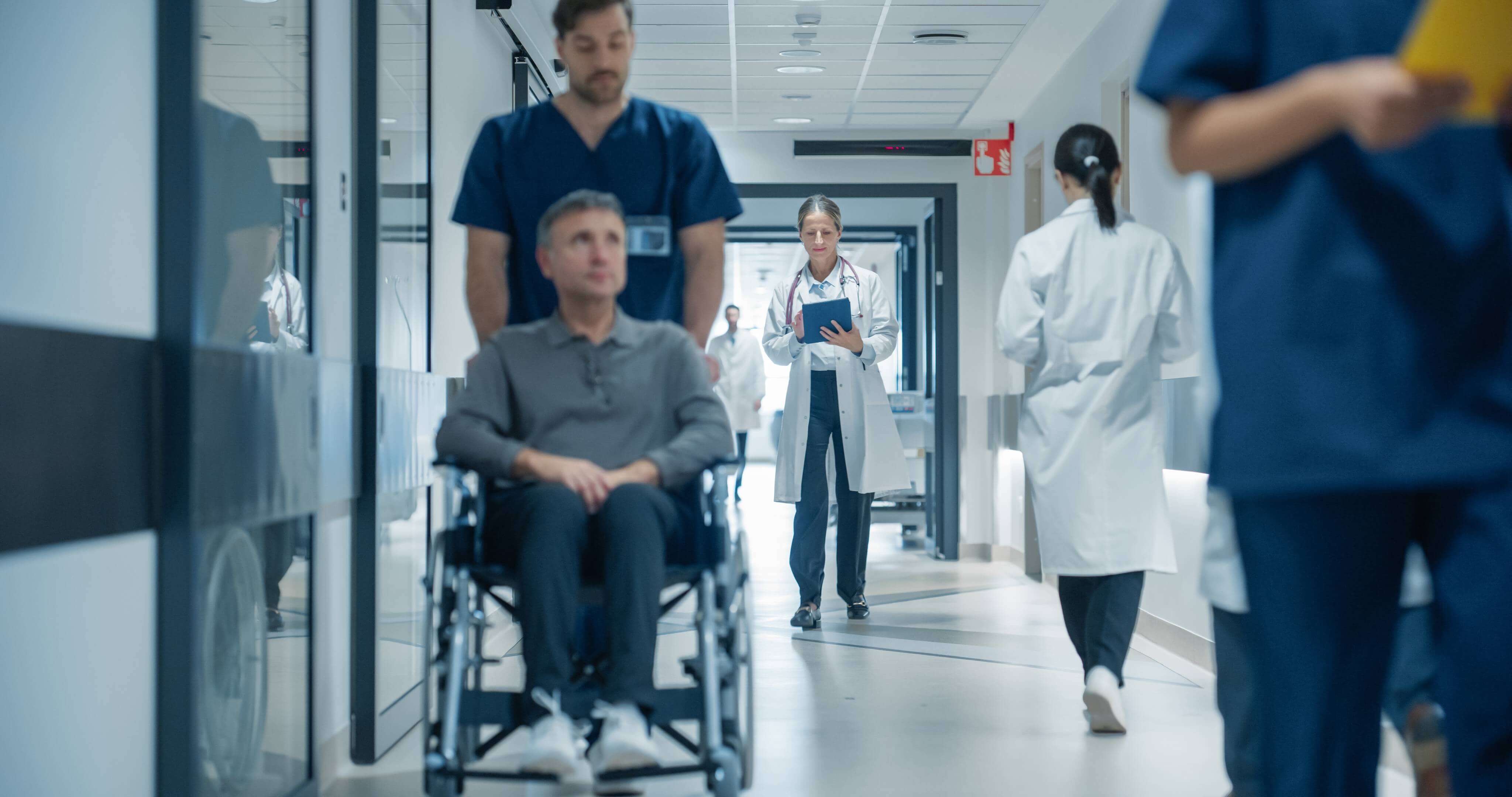 doctor-with-patient-img2